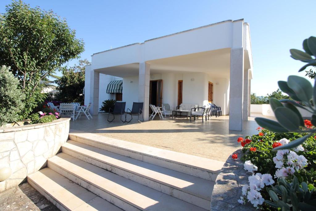 Villa vista mare - con veranda e giardino room 2